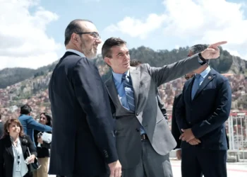 Rodrigo Paz Pereira junto a Sergio Díaz Granados, presidente de CAF. Foto: Rodrigo Paz Pereira RRSS.