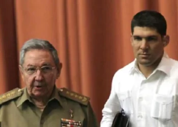 Raúl Castro junto a su nieto Raúl Guillermo Rodríguez Castro. Foto: Inside