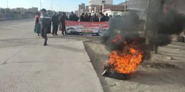 Uno de los puntos de bloqueo fue instalado en el ingreso a Oruro. FOTO: RRSS