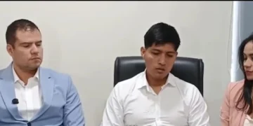 Alex Mmani fue acusado y encarcelado injustamente por el crimen de Yuvinka. FOTO: Captura DTV