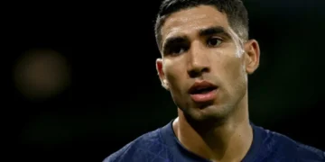 El defensa marroquí del Paris Saint-Germain Achraf Hakimi durante un partido de la Liga de Campeones contra el Atalanta. (FOTO: AFP)