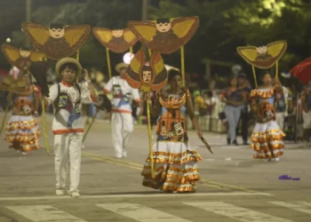 Una comparsa en el Corso cruceño.
Foto: Unitel.