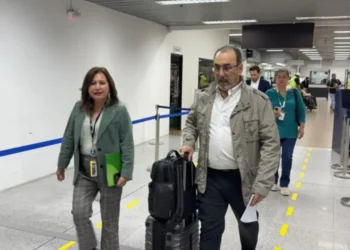 Sergio Díaz-Granados cuando llegó al país el miércoles. 
Foto: Ministerio de Planificación del Desarrollo y Medio Ambiente.