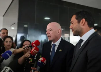 El presidente de la FIFA, Gianni Infantino, habla con los medios de comunicación.