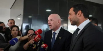 El presidente de la FIFA, Gianni Infantino, habla con los medios de comunicación.