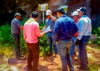 ABC evalúa con expertos coreanos la vía Tarija–Chaco. Foto: Ministerio de Obras Públicas.