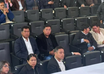 El vicepresidente Edmand Lara estuvo en la reunión con transportistas. Foto: Ministerio de Hidrocarburos.