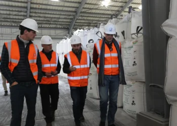 La misión de la Unión Europea visitó la planta de litio en Uyuni. Foto: YLB.