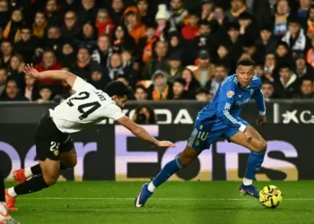 El delantero francés del Real Madrid, Kylian Mbappé, durante el partido de LaLiga ante el Valencia. (FOTO: AFP)