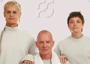 Ca7riel y Paco Amoroso junto al mítico Sting. Foto: Sony Music