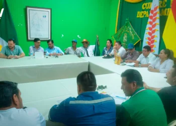 La reunión entre autoridades de Gobierno y dirigentes de Beni. Foto: Beni Noticias.