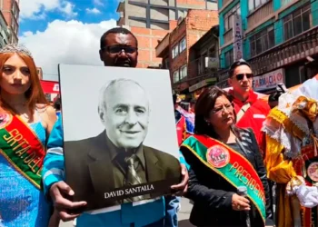 El acto de homenaje a David Santalla antes del Entierro del Pepino