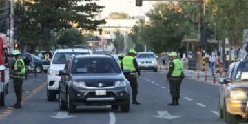 La Policía controla las calles de Cochabamba. (Foto: ATB)