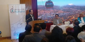 El alcalde electo ceLa Paz, Cesar Dockweiler y el alcalde saliente, Iván Arias, comenzaron el proceso de transición municipal. FOTO: Innovación Humana