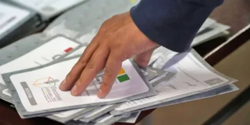 Conteo de papeletas de sufragio. (Foto: Economy)