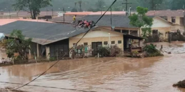 Las lluvias dejan 34 personas fallecidas, 13 desaparecidas y más de 132.000 familias afectadas. FOTO: Diario digital El Torno