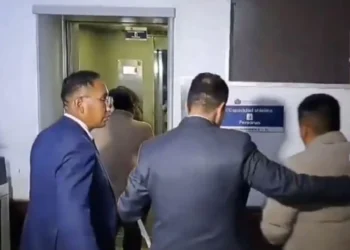 Tres personas fueron aprerhendidas por ofrecer válvulas cardiacas pertencientes a la CNS. FOTO: Captura RRSS