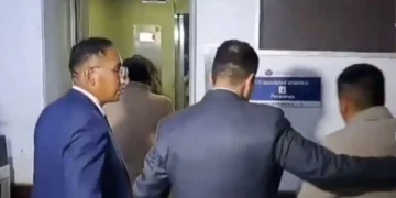 Tres personas fueron aprerhendidas por ofrecer válvulas cardiacas pertencientes a la CNS. FOTO: Captura RRSS