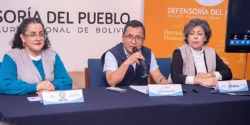 El defensor del Pueblo junto a los representantes de las misiones electorales. (Foto: Defensoría)