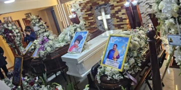 Velorio de la familia de Marcial Pérez, que perdió a ocho de sus integrantes en la tragedia aérea.