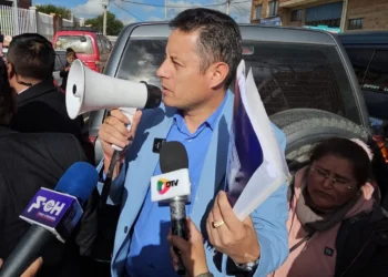 El vicepresidente Edmand Lara llega hasta el municipio de Viacha. (Foto: Vicepresidencia)