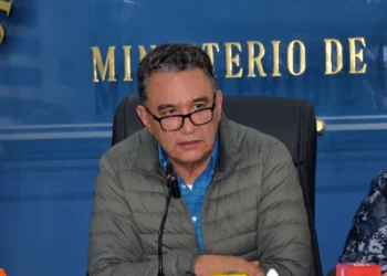 El ministro de Defensa, Marcelo Salinas, brinda una conferencia de prensa. (Foto: Defensa)