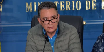 El ministro de Defensa, Marcelo Salinas, brinda una conferencia de prensa. (Foto: Defensa)