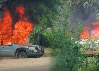 Los vehículos incendiados de la Aduana Nacional (Foto: Aduana)
