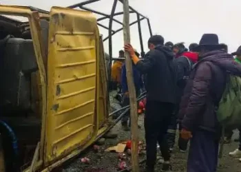El vehículo quedó a un costado. (Foto: RRSS)