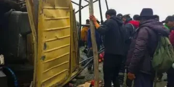 El vehículo quedó a un costado. (Foto: RRSS)