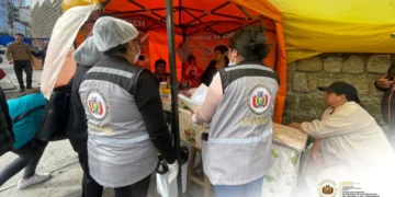 Un puesto de venta de sándwich de chola en la final avenida Saavedra fue clausurado. FOTO. Defensa del Consumidor.