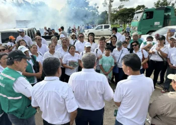 La cruzada contra el chikungunya fue suspendida por las intensas lluvias en Santa Cruz. FOTO: SEDES
