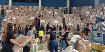 Armado de las maletas electorales. (TED Santa Cruz)