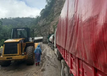 La carretera antigua a Cochabamba fue cerrada debido a las lluvias. (Foto: ABC)