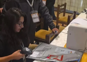 Registro de la primera acta para el conteo departamental del TED La Paz.