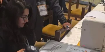 Registro de la primera acta para el conteo departamental del TED La Paz.