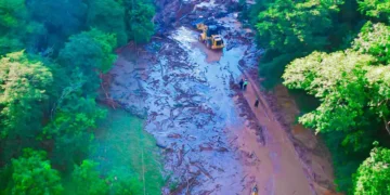 Cae mazamorra y piedras en la antigua vía Santa Cruz - Cochabamba. (Foto: ABC)