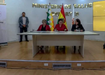 La ministra de Salud participa del acto de posesión del Comité Interinstitucional de Vigilancia y Control de Medicamentos.