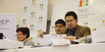 Vocales del TED Cochabamba realizan el cómputo oficial. (Foto: TED Cochabamba)