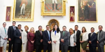 El fiscal general, Roger Mariaca junto a los consejeros de la Magistratura. (Foto: Fiscalía)