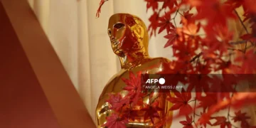 Se puede ver una estatuilla del Oscar antes de la 98ª edición de los Premios de la Academia en el Dolby Theatre de Hollywood. (Foto: AFP)
