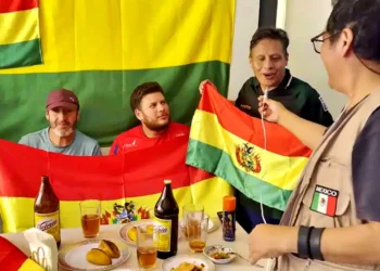 Miles de hinchas llegan a Monterrey, México, para alentar a la Selección Boliviana este jueves.