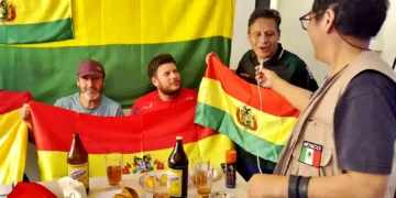 Miles de hinchas llegan a Monterrey, México, para alentar a la Selección Boliviana este jueves.