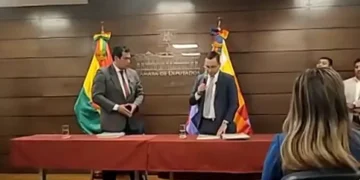 El presidente de la Cámara de Diputados, Roberto Castro y el presidente del TSJ, Romer Saucedo.