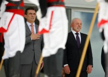 El presidente Rodrigo Paz y el homólogo de Brasil Luiz Inácio Lula da Silva. (Foto: AFP)