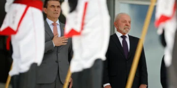 El presidente Rodrigo Paz y el homólogo de Brasil Luiz Inácio Lula da Silva. (Foto: AFP)