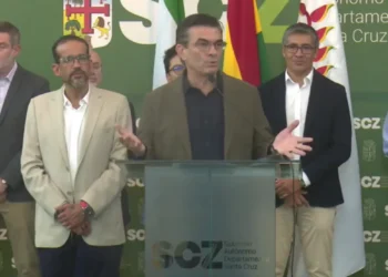 El presidente Rodrigo Paz brinda una conferencia de prensa.