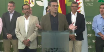 El presidente Rodrigo Paz brinda una conferencia de prensa.