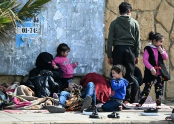 Una familia de libaneses desplazados de su aldea