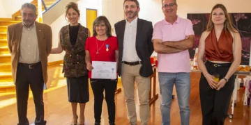 Embajada de Francia distingue a Carmen Pozo